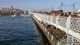 Wędkarze na moście Galata